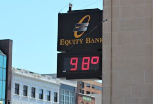 download 1 - Kansas has more dangerously hot days. That makes pregnancy riskier, report finds
