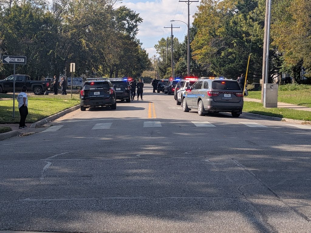 PXL 20261027 190257238 - Heavy Police Response on SW 15th Street as Three Detained Following Reported Burglary 2 PXL 20261027 190257238 - Heavy Police Response on SW 15th Street as Three Detained Following Reported Burglary